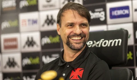Após oito jogos, Vasco demite técnico Maurício Souza