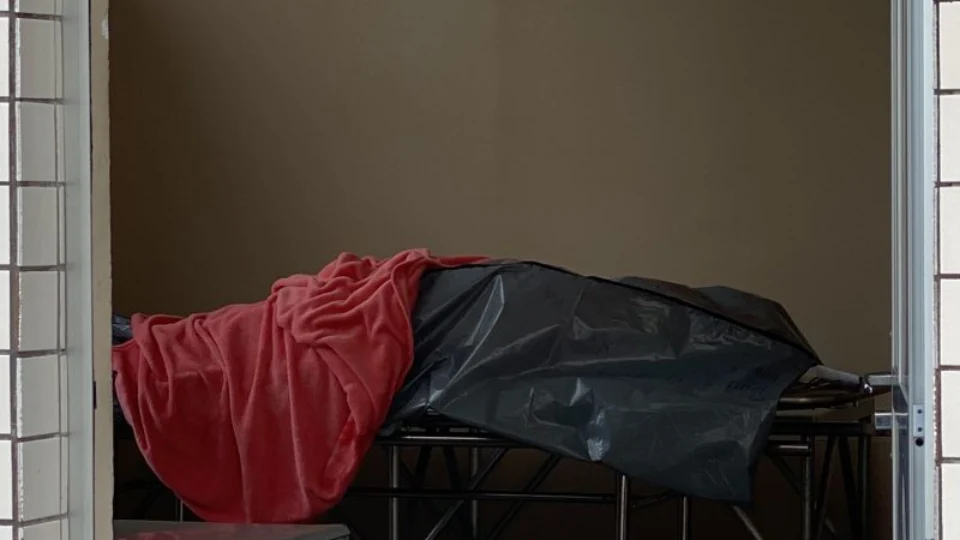 Jovem é morta a facadas no quarto de casa na Zona Leste de Manaus