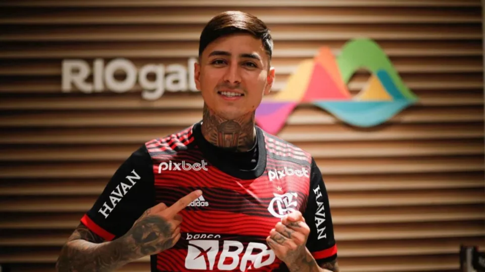 Chileno Erick Pulgar é novo reforço do Flamengo para temporada