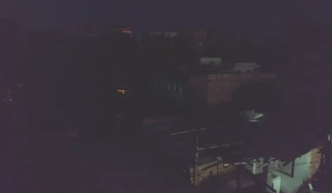 Amazonas Energia descumpre horário de manutenção programada, e moradores do Parque 10 seguem sem luz na noite de domingo