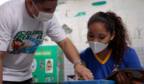 Semed convoca selecionados para Programa de Assistentes Voluntários de Alfabetização, em Manaus