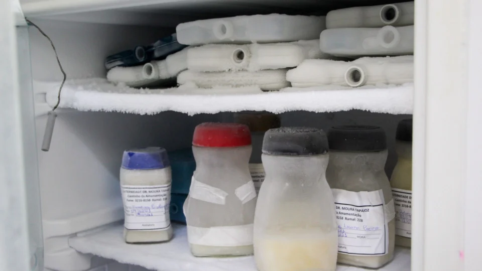 Com baixo estoque de leite humano, maternidade pede doação em Manaus