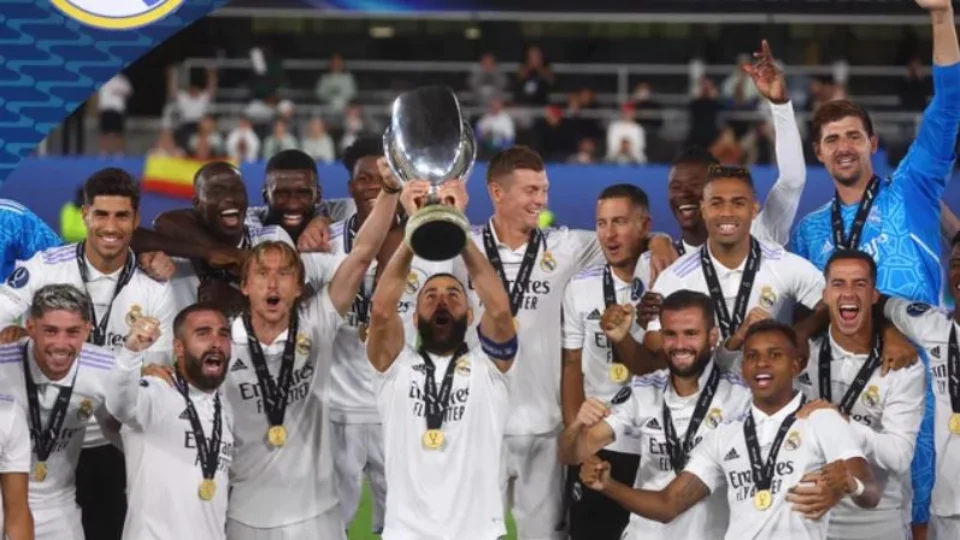 Real Madrid vence Eintracht Frankfurt por 2 a 0 e conquista pela quinta vez Supercopa da Uefa