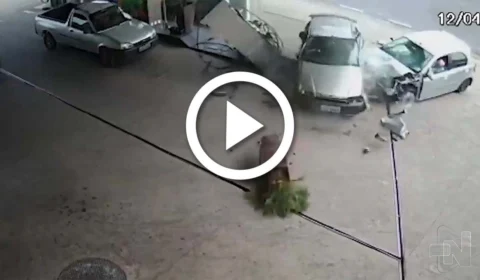 VÍDEO: idoso perde o controle do carro, atinge 8 veículos, invade posto e mata 2 pessoas em SP