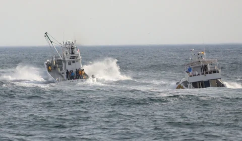 Tripulantes de navio desaparecem após tempestade atingir Hong Kong