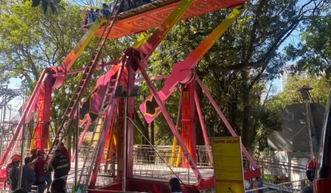 Crianças ficam presas a seis metros de altura após brinquedo apresentar falha mecânica em parque de São Paulo