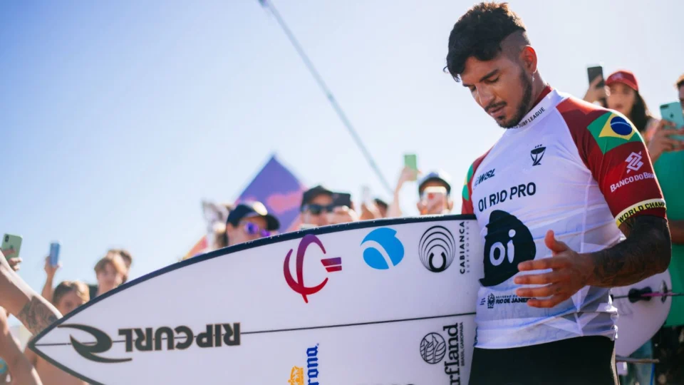 Gabriel Medina decepciona e está fora da etapa de Saquarema do Circuito Mundial de Surfe no Rio de Janeiro