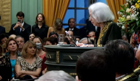 VÍDEO: Fernanda Montenegro toma posse na Academia Brasileira de Letras