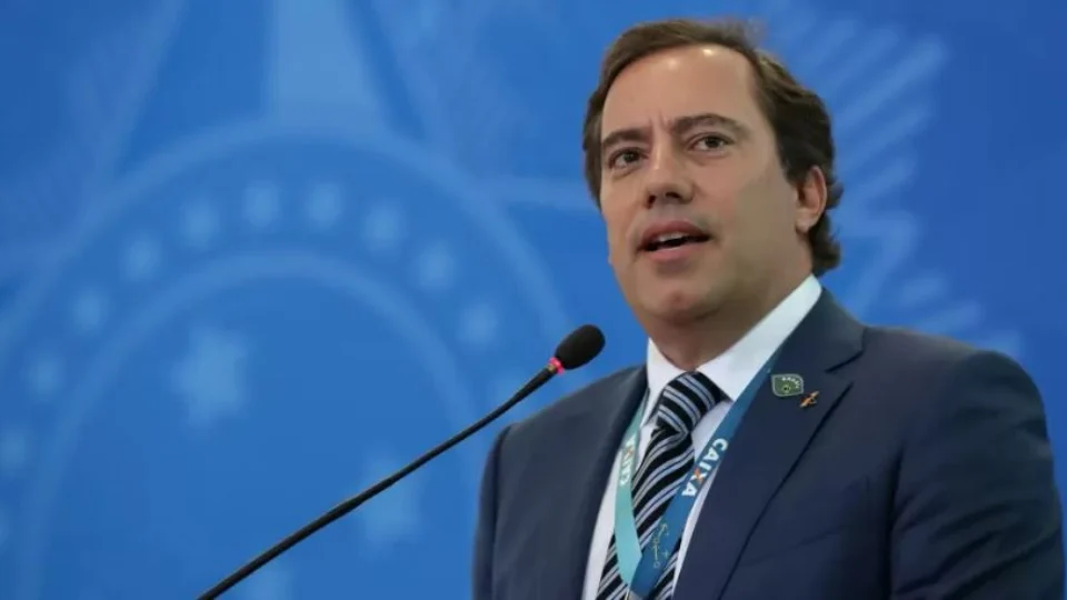 Funcionárias denunciam presidente da Caixa por assédio sexual