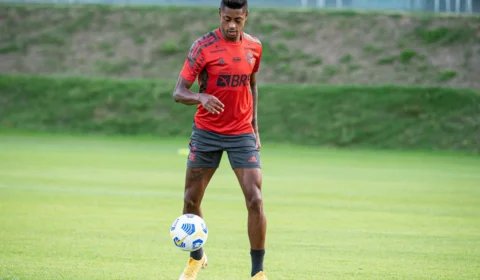 Bruno Henrique inicia transição física após luxação no ombro esquerdo