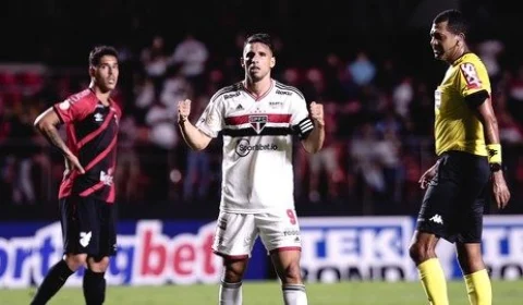Com hat-trick de Calleri, São Paulo goleia Athletico/PR por 4 a 0 e lidera Brasileirão