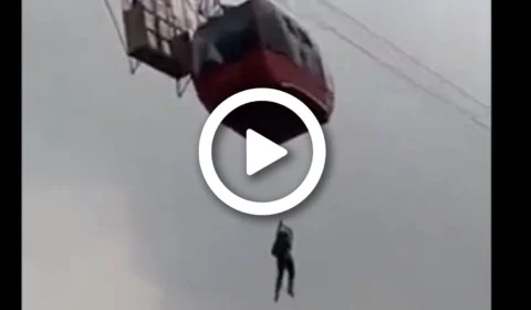 VÍDEO: bondinhos param com 15 turistas a uma altura de 300 metros na Índia