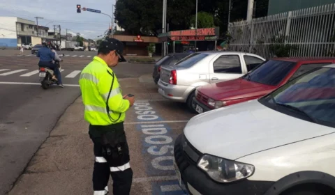 IMMU fiscaliza vagas de estacionamentos para idosos e deficientes em estabelecimentos comerciais em Manaus