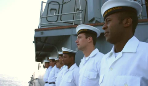 Marinha oferta 16 vagas com salário de R$ 9 mil em Manaus