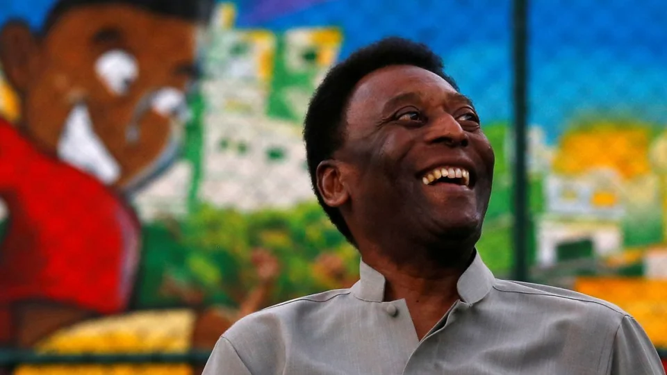 Pelé recebe alta do hospital Albert Einstein