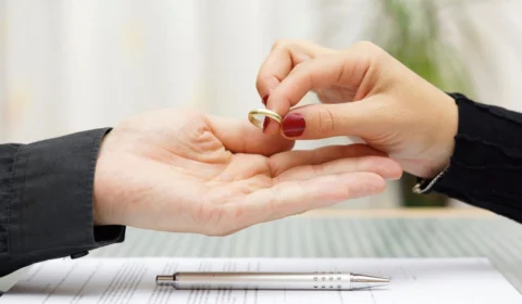 Divórcios no Brasil atingem recorde com 80,5 mil atos em 2021