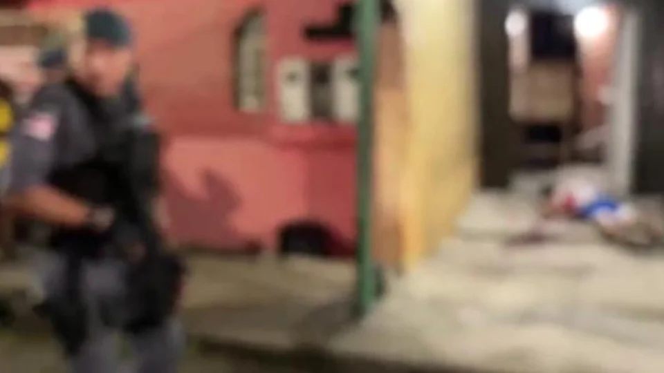 Homem é assassinado com oito tiros em banca de churrasco na Zona Norte de Manaus