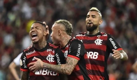 Flamengo atropela Atlético/GO por 4 a 1 e entra no G-5 do Brasileirão