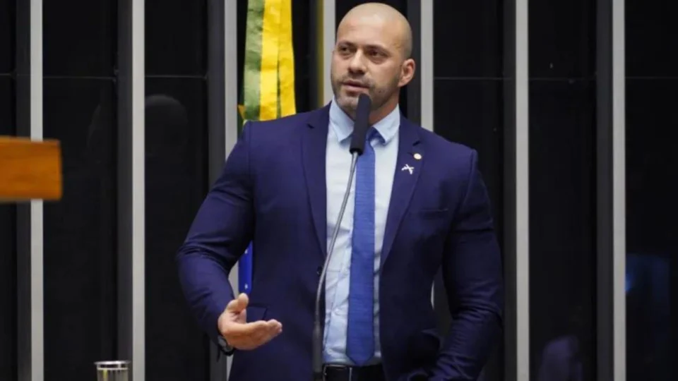 PGR pede ao STF extinção da pena de Silveira