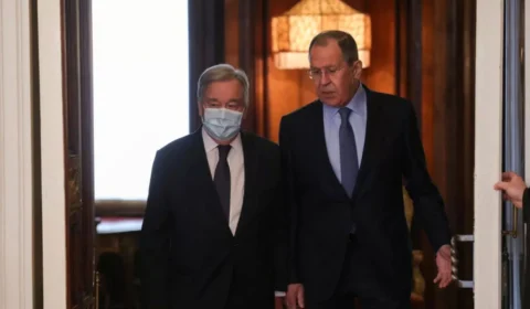 Em visita à Rússia, secretário-geral da ONU pede cessar-fogo imediato