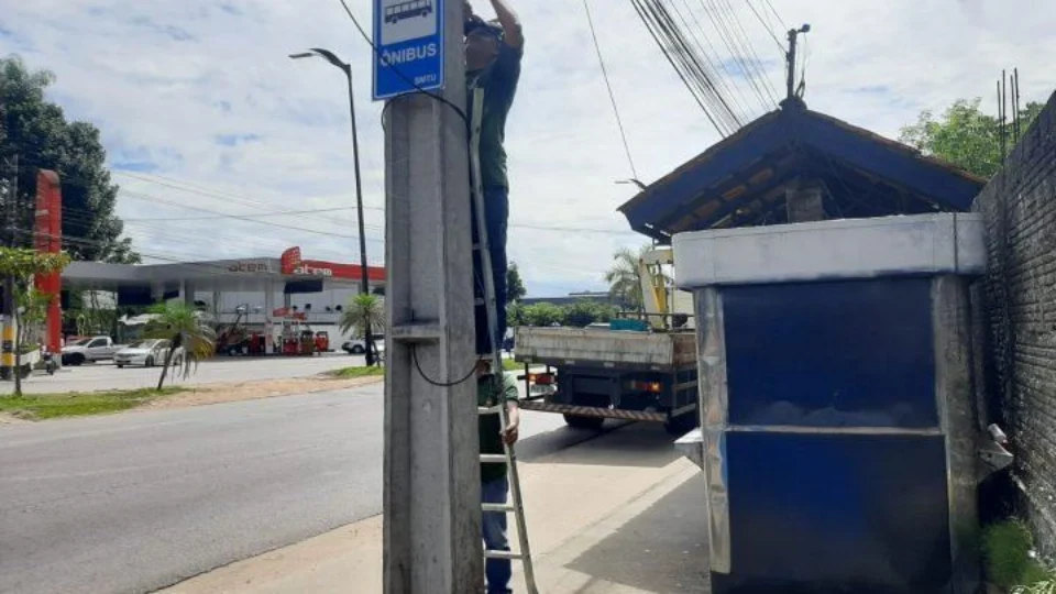 Manaus recebe substituições de novas placas de ônibus em várias zonas da cidade