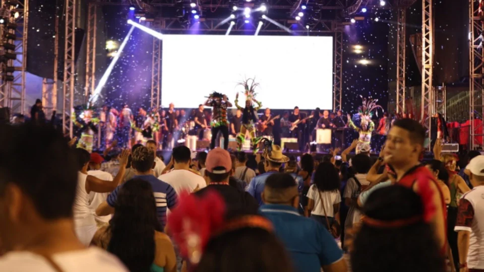 Segunda noite de Carnaboi atrai mais de 9 mil pessoas ao Sambódromo de Manaus