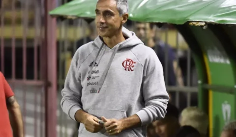 Paulo Sousa rasga elogios ao meia-atacante Victor Hugo após gol marcado contra Altos do Piauí na Copa do Brasil