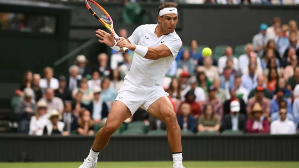 Rafael Nadal vence fácil holandês Botic Van por 3 sets a 0 e vive sonho do tricampeonato em Wimbledon na Inglaterra