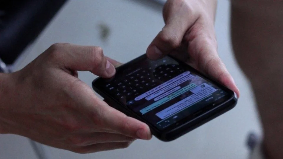 Whatsapp libera reações a mensagens com emojis