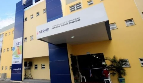 Alunos são hospitalizados após inalarem gás tóxico em unidade de ensino em Parintins, no Amazonas
