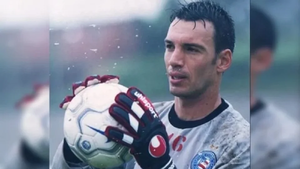 Ex-goleiro do Flamengo e Grêmio se assume gay em podcast