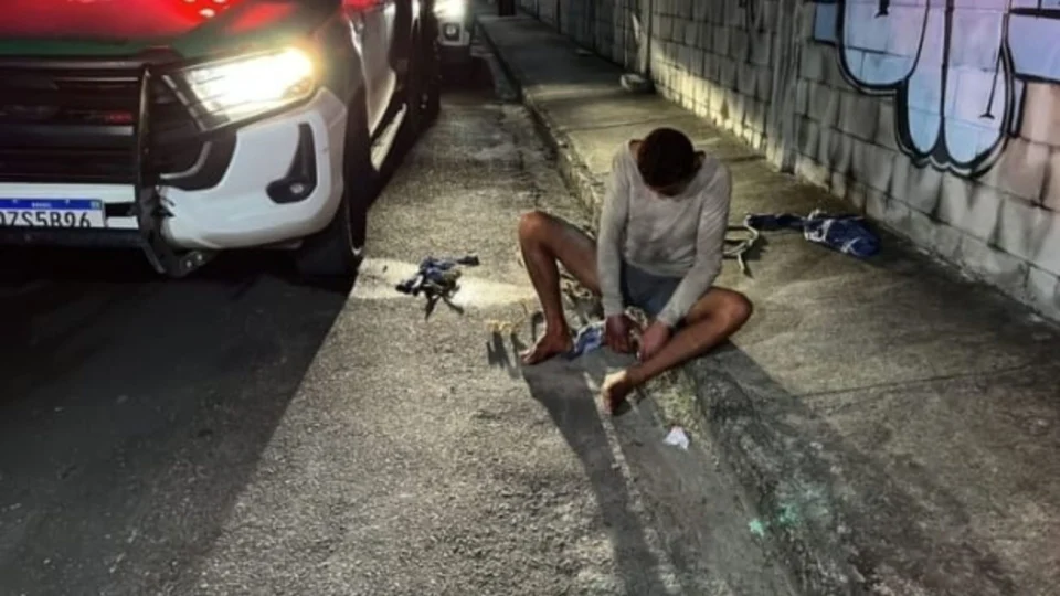 VÍDEO: jovem sobrevive de ‘Tribunal do crime’ após arma de suspeitos falharem em Manaus
