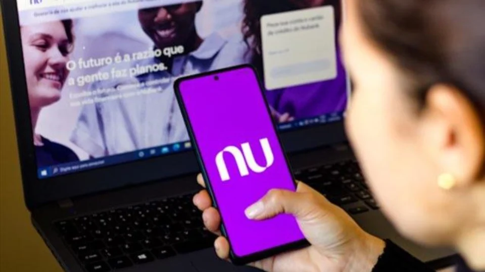 Nubank libera abertura de conta digital para adolescentes de 12 a 17 anos