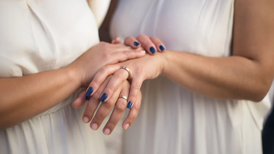 Parlamento de Cuba abre caminho para reconhecer casamento LGBTQIA+