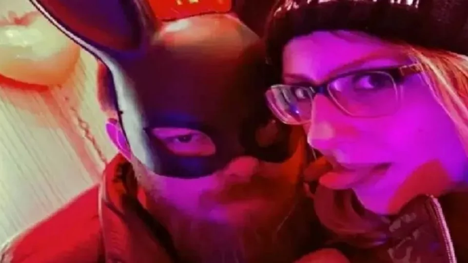 No Reino Unido, policial é banido de corporação por realizar festas sexuais com esposa durante lockdown da Covid-19