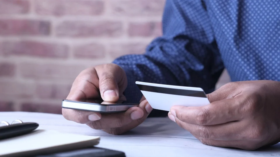 Mais de 326 mil brasileiros sofreram tentativas de golpes somente em fevereiro, aponta pesquisa