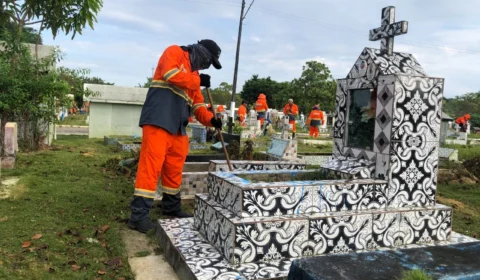 Cemitérios de Manaus recebem limpeza para o Dia dos Pais