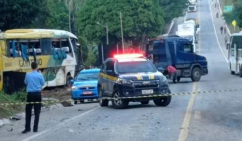 Cinco pessoas morrem em acidente entre ônibus e carro de passeio, em Espírito Santo
