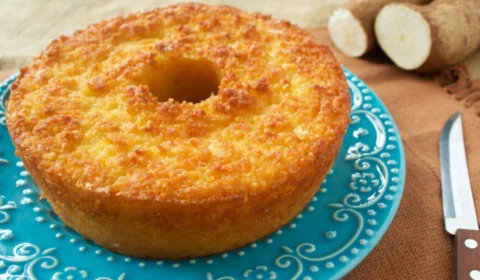 RECEITA FÁCIL: aprenda a fazer bolo de macaxeira simples