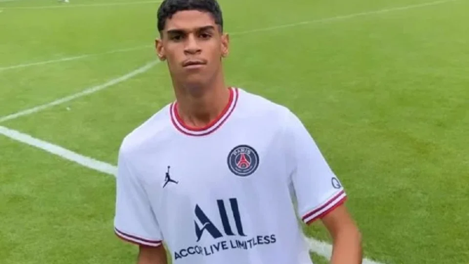 Em stories, Luva de Pedreiro revela que assinou o ‘maior contrato de sua vida’