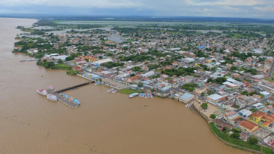 Decreto proíbe ampliação ou construção de novos flutuantes nas orlas de Parintins, no AM