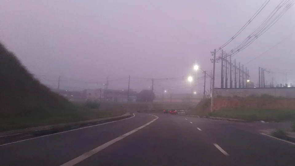 Neblina encobre Manaus na manhã desta quarta-feira;