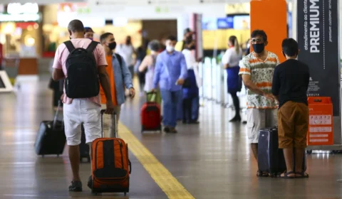 Passagens aéreas podem ficar mais caras nos próximos dias no Brasil, prevê Abear