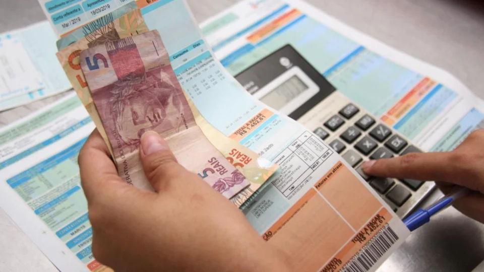 Senado aprova proposta que pode reduzir conta de energia elétrica