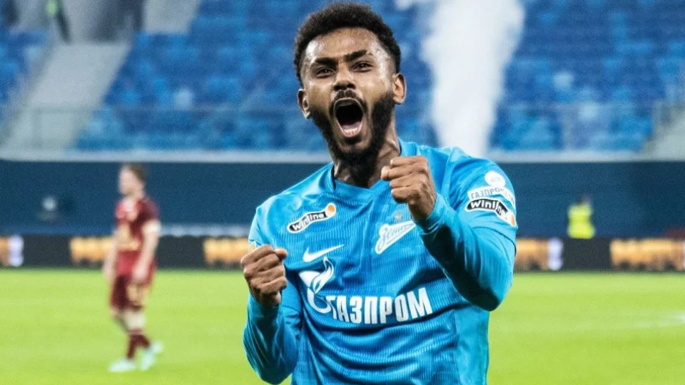 Depois de contratar Cebolinha e Arturo Vidal, Flamengo segue no mercado por mais um volante para temporada 2022