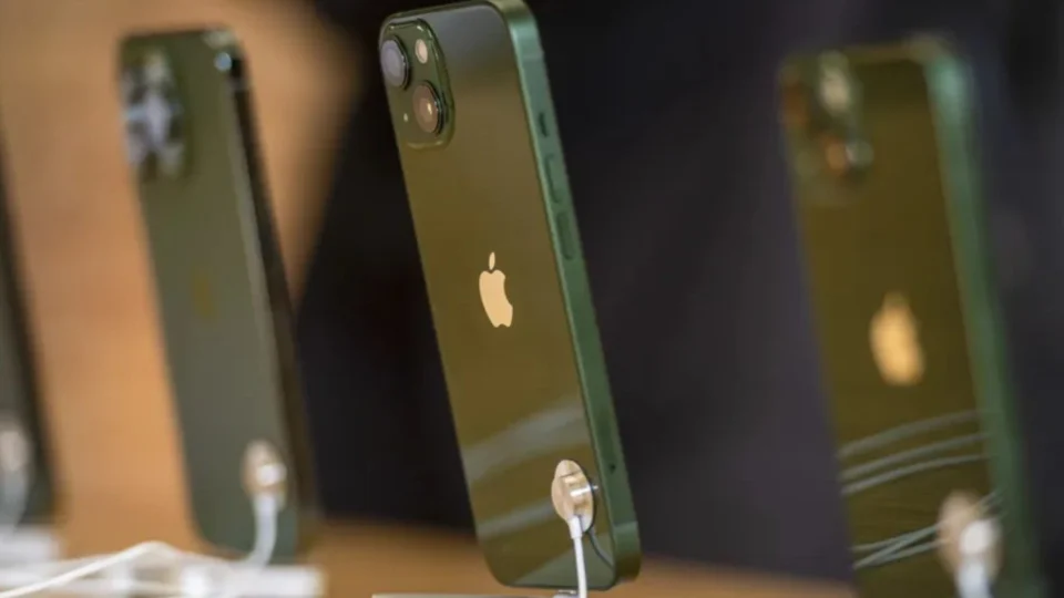 Apple diz que vai recorrer proibição de vendas de iPhone sem carregador no Brasil