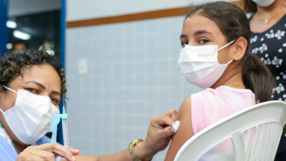 Vacinação de crianças de 3 a 5 anos contra Covid-19 começa na segunda-feira (18), em Manaus