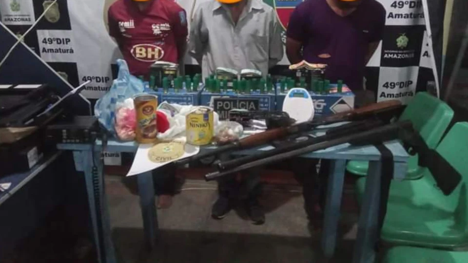 Trio é preso em Amaturá, no AM, por tráfico de drogas e com mais de R$ 5 mil em espécie