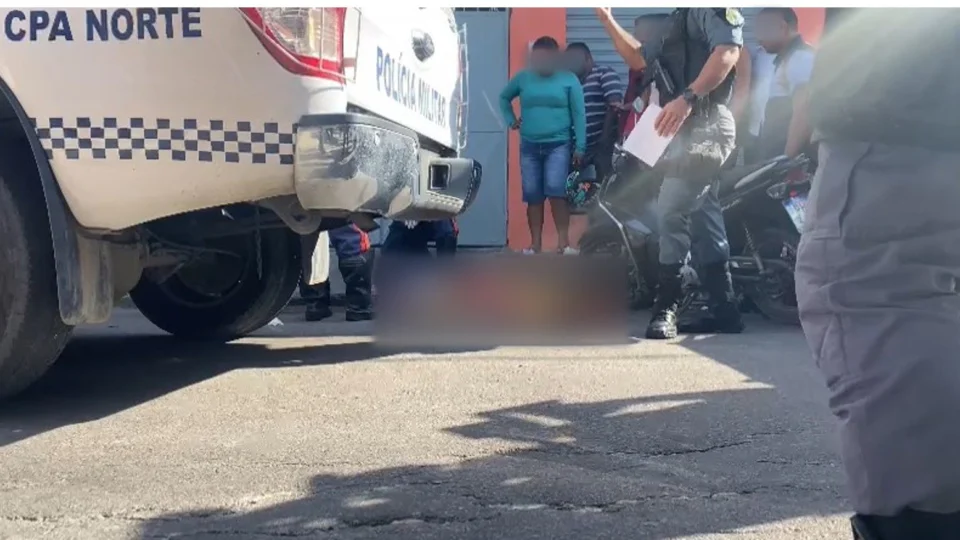 Homem é executado a tiros em ponto de ônibus na Zona Norte de Manaus