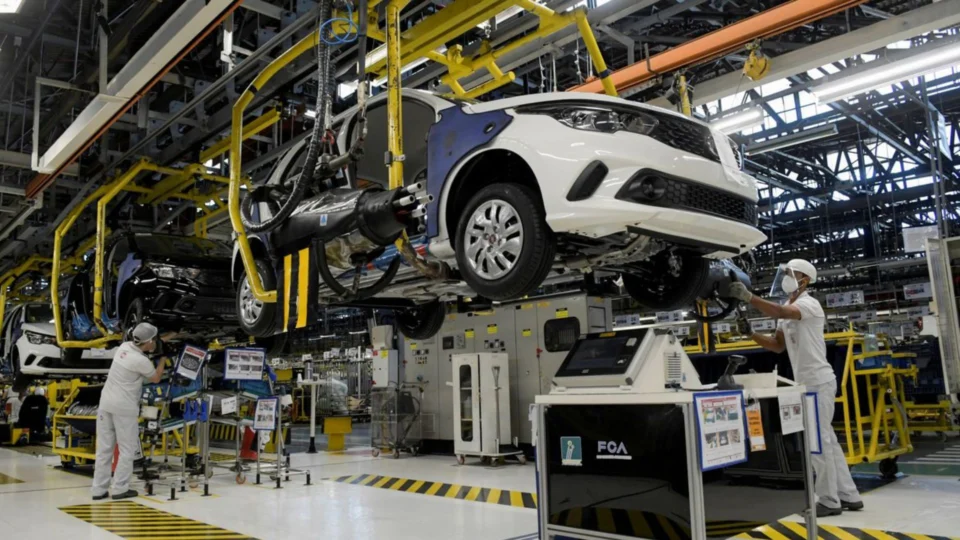 Vendas de veículos têm queda de 6% em abril no Brasil, aponta Fenabrave